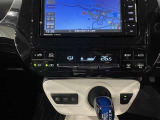 【オートエアコン】一度お好みの温度に設定すれば、車内の温度を検知し風量や温度を自動で調整してくれます。
