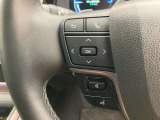 運転中、オーディオの操作をしてて、ハッとしたことはありませんか?ステアリングスイッチは、運転中でもハンドルでオーディオの操作が可能です。安全なドライブをサポートします。