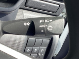 【オートライト(AUTO)】外の明るさをシステムが感知して、自動でヘッドライトが点灯します。ヘッドライトつけ忘れを防ぐ便利機能です