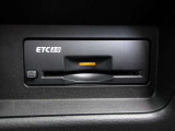 【ETC2.0】料金所の通過だけではなく、渋滞情報等を受信して純正ナビと連動して情報を反映させられます! 一部高速道路などの割引きや、一時退出からの再入場が可能というメリットもあります♪