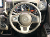 【ステアリングスイッチ】運転中、前方から目線をそらすことなく、オーディオ等の操作が可能な便利機能!安心&快適なドライブを演出してくれます♪