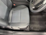 運転席シート足元です。