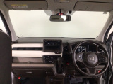 【前方視界】開放的な前方視界!運転がしやすく疲れにくいです♪窓が大きく、見通しがとっても良いおクルマですよ♪