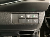 ハンドルの右側にHondaセンシング用のメインスイッチとパワーテールゲートスイッチがついています。パワーテールゲートスイッチは車内からでもテールゲートの開け閉めを電動でできます。