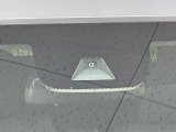 【ホンダセンシング】走行中に前方の車両等を認識し、衝突しそうな時は警報とブレーキで衝突回避と被害軽減をアシスト。より安全にドライブをお楽しみいただけます。