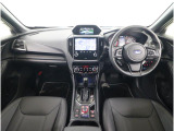 ■視界良好で運転しやすいコックピットです。シンプルで操作性の良いインパネ回りにデザインされ、SUBARUは安全性能に徹底的にまでこだわった視界設計を行っています。