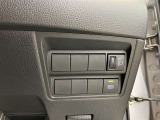 オートマチックハイビームとは、先行車や対向車のライトを認識し、ハイビームとロービームを自動で切り替える機能です。夜道の視界を確保します。詳細は販売店スタッフまでおたずねください。