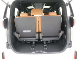 ゆとりある広々とした車内空間は、ドライブを始め買い物やレジャーなど、幅広く活躍します。一人でもみんなとでもお出かけを楽しみましょう!