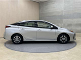 「中古車ハイブリッド保証」付き。ハイブリット機構を無償で保証します。保証期間は初度登録年月から10年目まで、または3年間の長い方。但し累計走行距離が20万km以内。
