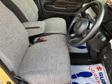 足元に余裕があるので運転しやすいです。ぜひ一度座って体感してみて下さい♪