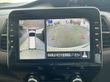 『アラウンドビューモニター』はスムーズな駐車と安全確認をサポートします。