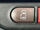 【パワースライドドア】スマートキーや運転席のスイッチでスライドドアの開閉が可能♪電動だから力を入れてドアを開ける必要が無く、小さいお子様でも、重い荷物を持っている時もラクに開け閉めできます♪