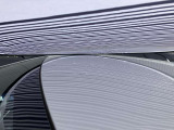 ルーフに、1cm〜5cmほどのへこみが複数ある車両となっております。