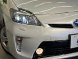 【LEDヘッドライト】悪天候や夜間走行時も良好な視界を確保し安心して運転できる高輝度LEDヘッドライトを装備!点灯速度が早く、消費電力も抑えられています。