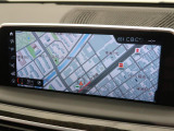 【純正ナビゲーション】BMWのナビゲーションは操作性も良く、詳細な地図情報と交通状況を見やすく表示し、快適なドライビングをサポートしながら目的地までナビゲートします。