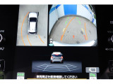 バックギアに入れるとバックカメラの映像がナビに映ります。障害物までの距離もわかりやすいです。