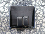 【スマートキー】キーをバッグやポケットに入れたままでもドアロックの開閉が出来るほか、エンジンキーを挿さなくてもエンジンスタートストップが出来ます。