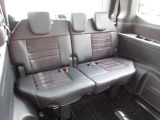 3列目シートは車内全体を爽快に見渡せて、座り心地も快適に。すべてのシートの居心地を、とことん追求しました。