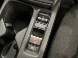 オートブレーキホールド機能付きです☆停車中にブレーキペダルから足を離しても、停車状態が続きます。渋滞、信号待ちの間等、安心です。アクセルを踏めば自動解除され、再発進できます。