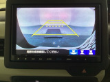 バックでの車庫入れも安心です!リアカメラが付いているバックモニター付のナビを装備しております。操作線もついており距離感も画面から確認できます。