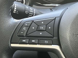 ステアリングの左側に、オーディオの操作ができるスイッチを装備しています。ハンドルから手を離さず操作できて便利です。