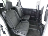 ゆとりある広々とした車内空間は、ドライブを始め買い物やレジャーなど、幅広く活躍します。一人でもみんなとでもお出かけを楽しみましょう!