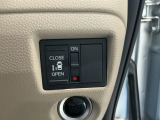 【パワースライドドア】助手席側がパワースライドドアになっており、運転席のスイッチやスマートキーでも開閉が可能です!開口部も広いので乗り降りも楽々♪