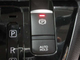 電動パーキングブレーキを搭載。スイッチ操作でパーキングブレーキを作動・解除することが可能ですので、操作の力が不要ですよ♪