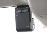 ◆ドライブレコーダー◆映像・音声などを記録する自動車用の装置です。 もしもの事故の際の記録はもちろん、旅行の際の思い出としてドライブの映像を楽しむことができます。