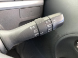 【オートエアコン】一度お好みの温度に設定すれば、車内の温度を検知し風量や温度を自動で調整。暑い&hellip;寒い&hellip;と何度もスイッチ操作をする必要はありません。快適な車内空間には必須の機能ですね♪