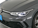 【IQ.LEDヘッドライト】フロントカメラで対向車や先行車を検知し、最適な配光を可能とした最新のヘッドライトシステムです。