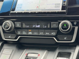 オートエアコンは運転席側と助手席側でそれぞれ自由に温度設定ができます。冬でも快適にドライブできるシートヒーター付きです。