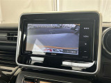 車庫入れもお任せのバックカメラが付いて、後方確認もラクラク♪安全に車庫入れも可能です。便利な機能ですが、バックカメラを過信せず、目視もお忘れなく。