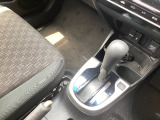 フロアシフト&ハンドサイドブレーキはどなたでも運転しやすい仕様となっております。