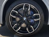 BMW純正20インチホイール。洗練されたデザインで、足元の個性を引き立てます。