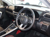見通しのよいすっきりとした視界で、誰でも運転しやすいです。運転のしやすさは疲れにくさにも繋がりますよ♪