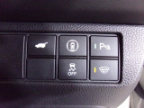 パーキングセンサーや横滑りを防ぐVSA等のスイッチ類は運転席の右側、手の届きやすい位置にあります。