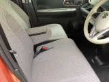 座面が大きく座り心地がいいフロントシートです。運転席と助手席にはシートヒーターが付いています。