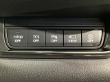 運転席脇のクラスタースイッチ部分にはカメラ切り替えスイッチ、パーキングセンサーOFF、その他走行系スイッチを集中配置しております。