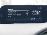 こちらのお車には先進安全装備が多数搭載されています。衝突被害を回避あるいは軽減するためのブレーキや、後方死角からの接近警報、車線逸脱を防止する警報装置など、詳しくはスタッフまでお尋ねください。