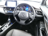 【運転席】運転席周りの画像です。プロの手で隅々までクリーニングしています。ご来店いただき実際に見てみてくださいね☆