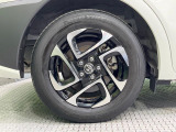【純正オプション15インチアルミホイール】純正オプションホイールを装着。走行性能の向上に加え、外観もよりスタイリッシュになっています。