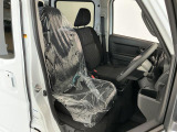 【運転席・助手席】内装ルームクリーニング済みです。しっかり綺麗にしていますので、是非、お確かめください。車に自信があるからこそ、是非一度ご来店頂き内外装も見てもらえると幸いです。