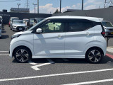当店は照明・屋根付きスペースございますので雨天時も安心して現車確認が可能です。