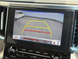 【バックカメラ】駐車時に後方がリアルタイム映像で確認できます??立体駐車場での駐車時、また、夜間のバック時に大活躍!運転スキルに関わらず、今や必須となった装備のひとつです??