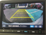 ★バックモニター搭載★ バック時目視しにくいクルマの周囲をカメラで映し出し、安全・安心駐車をサポート♪バックの苦手な方も後ろがハッキリ見えるので安心です☆