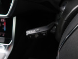 アダプティブクルーズコントロール『設定した速度で前方車両に追いつくと、安全な車間距離を自動で調整して前方車両を追従します。長距離ドライブでの疲労を軽減する大変重宝する機能です。