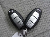 インテリジェントキー(運転席・助手席・バックドア感知、キー2個)はリクエストスイッチを押すだけで、ドアのロック/アンロックが可能です。