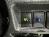 オートマチックハイビームとは、先行車や対向車のライトを認識し、ハイビームとロービームを自動で切り替える機能です。夜道の視界を確保します。詳細は販売店スタッフまでおたずねください。