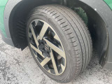 タイヤサイズは245/45R19です